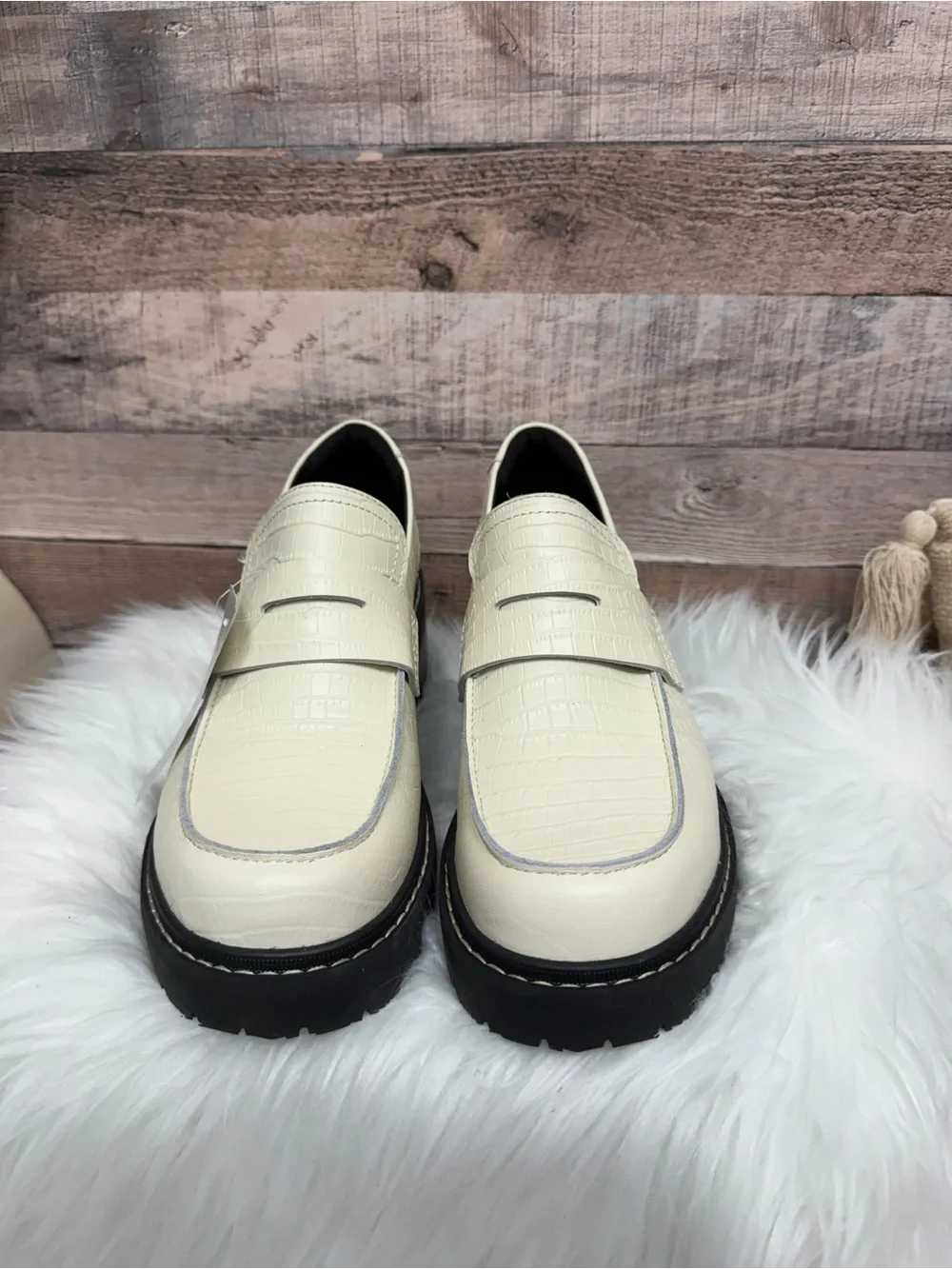Sorel White Leather Slip On Loafer 10.5